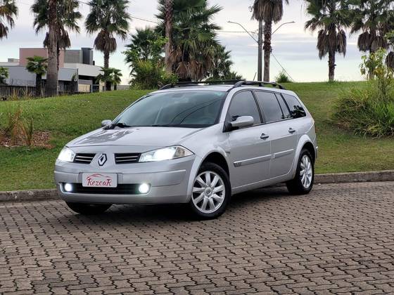 RENAULT MEGANE 1.6 DYNAMIQUE GRAND TOUR 16V FLEX 4P MANUAL RENAULT MEGANE 1.6 DYNAMIQUE GRAND TOUR 16V FLEX 4P MANUAL